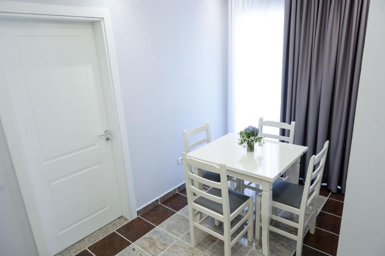 Fishta Apartments Q5 33 เวลิโปเยอ ภายนอก รูปภาพ