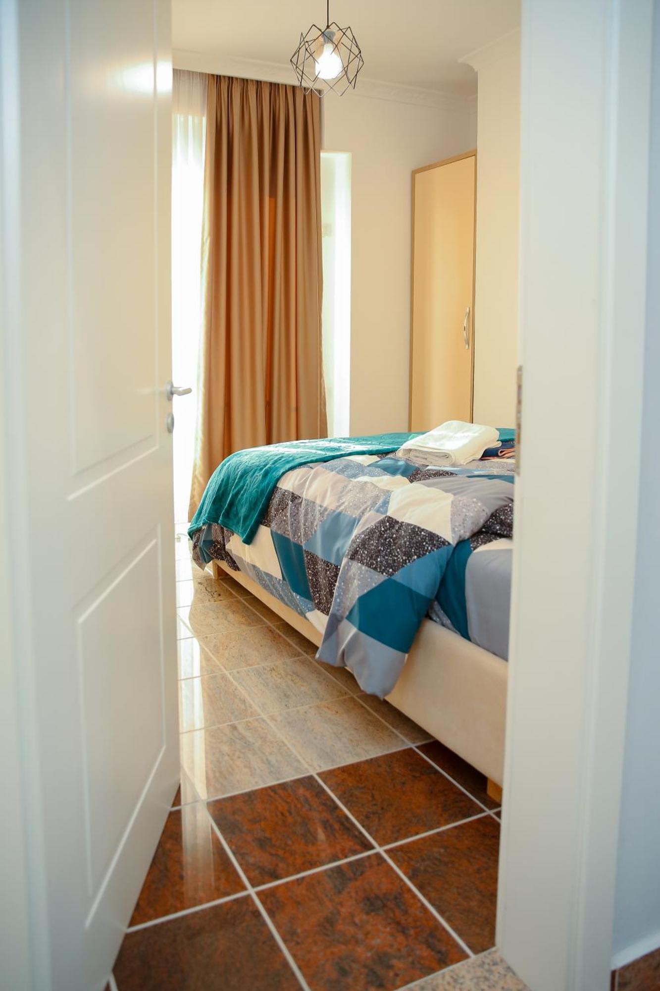 Fishta Apartments Q5 33 เวลิโปเยอ ภายนอก รูปภาพ