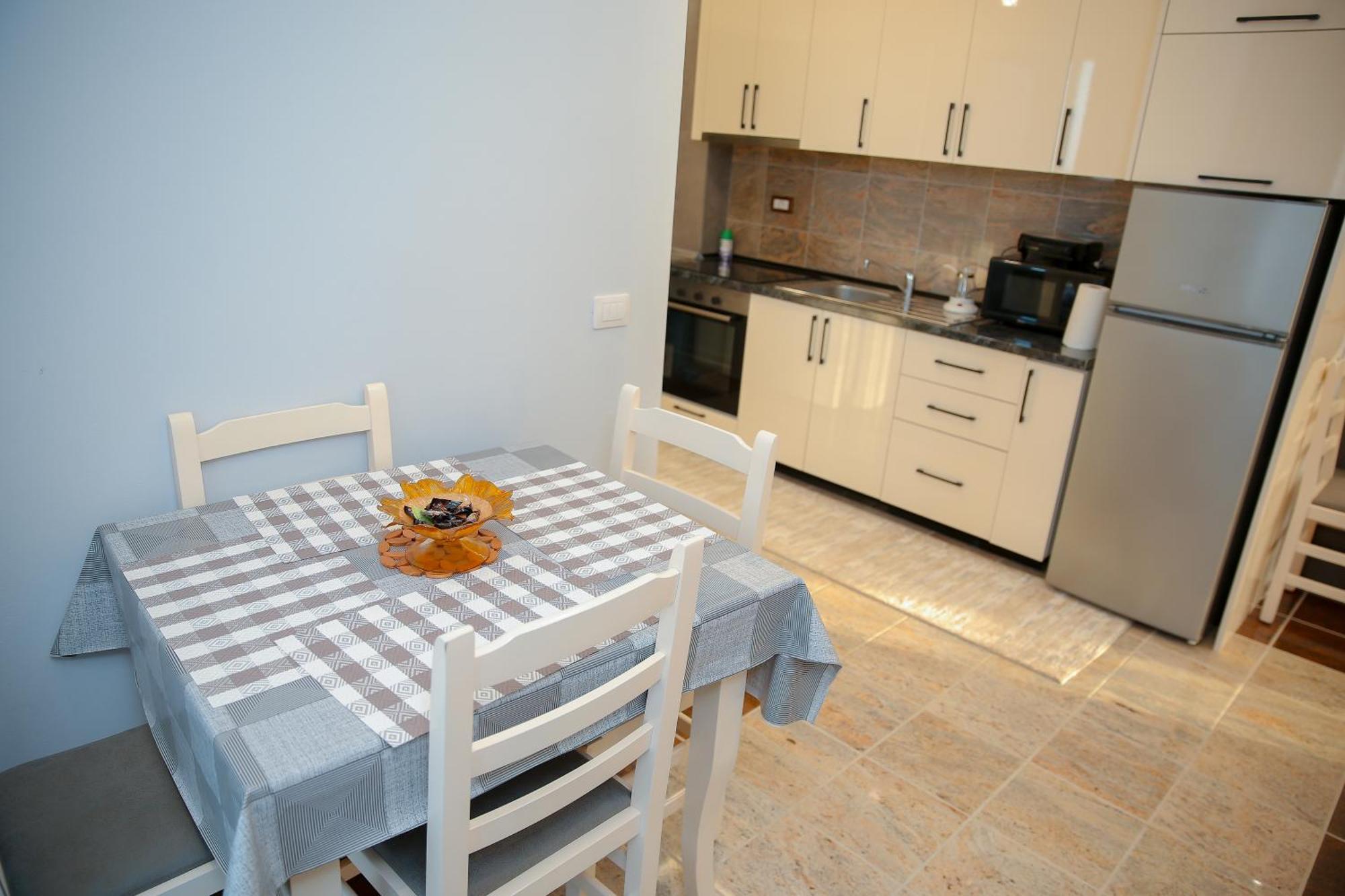 Fishta Apartments Q5 33 เวลิโปเยอ ภายนอก รูปภาพ