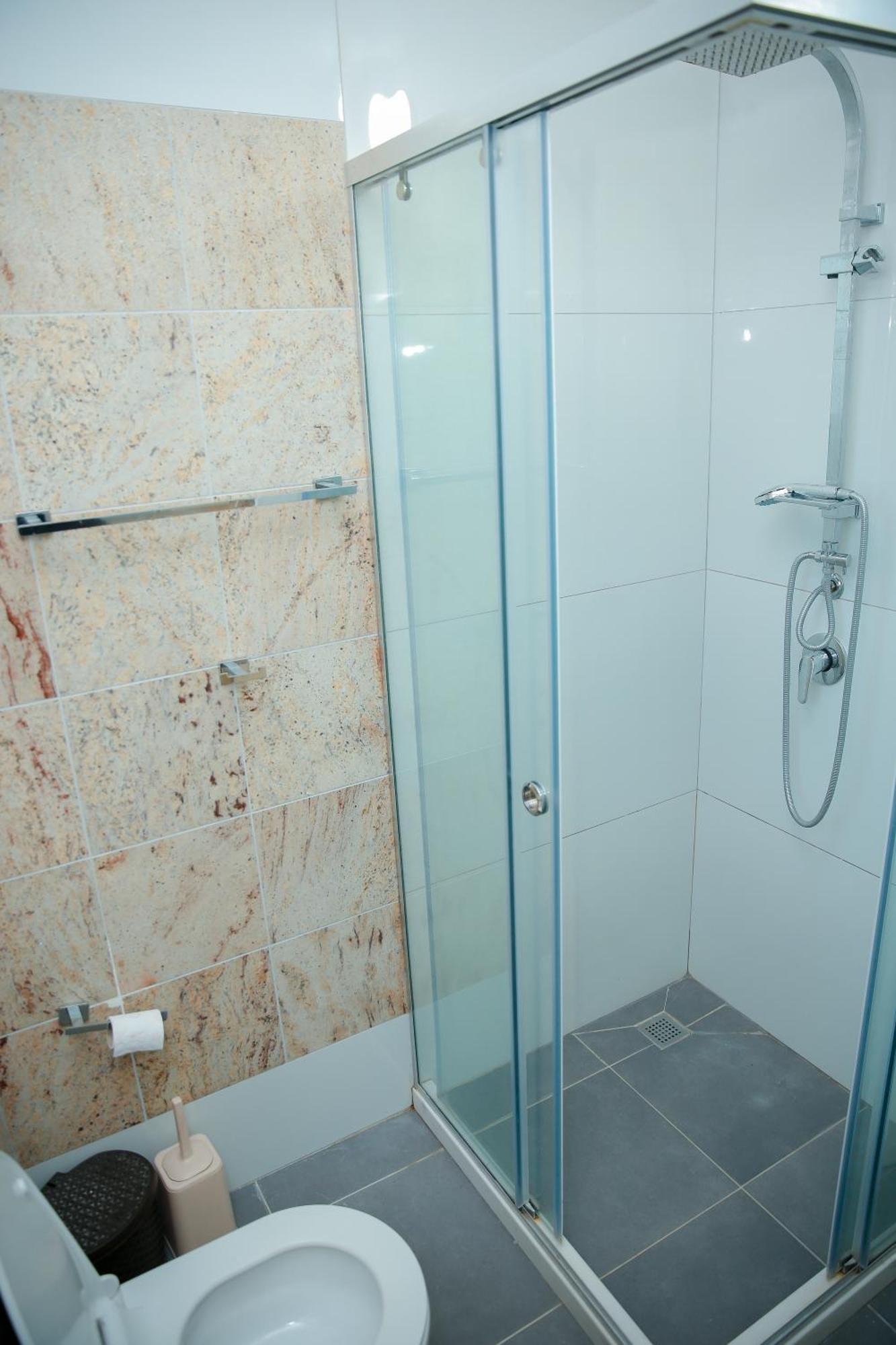 Fishta Apartments Q5 33 เวลิโปเยอ ภายนอก รูปภาพ